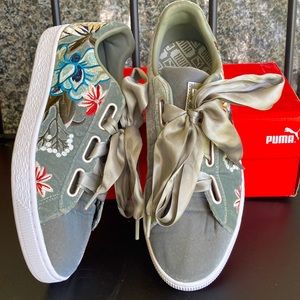 Puma casual sneaker sage green/multi color floral embroidery women’s 9.5